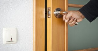 Установка дверей Екатеринбург цена от 1357 руб.